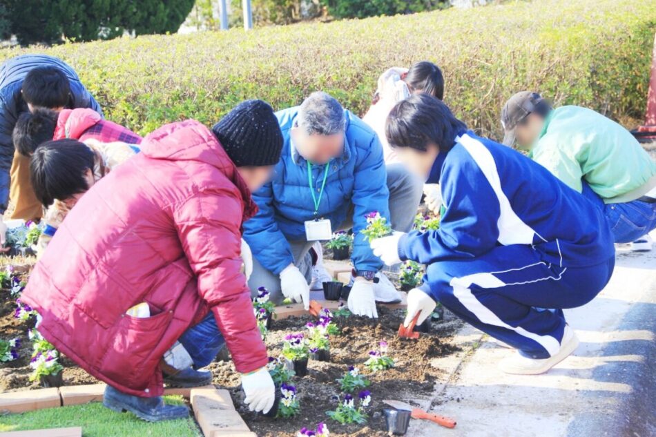 ボランティアとは　無償・有償の違い、探し方、活動分野